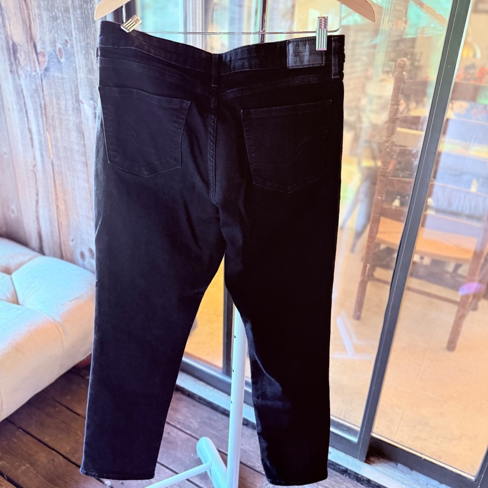 Signature Levi Strauss Women 12M Black Totally Shaping Straight Leg Jean Stretch - Picture 4 of 10